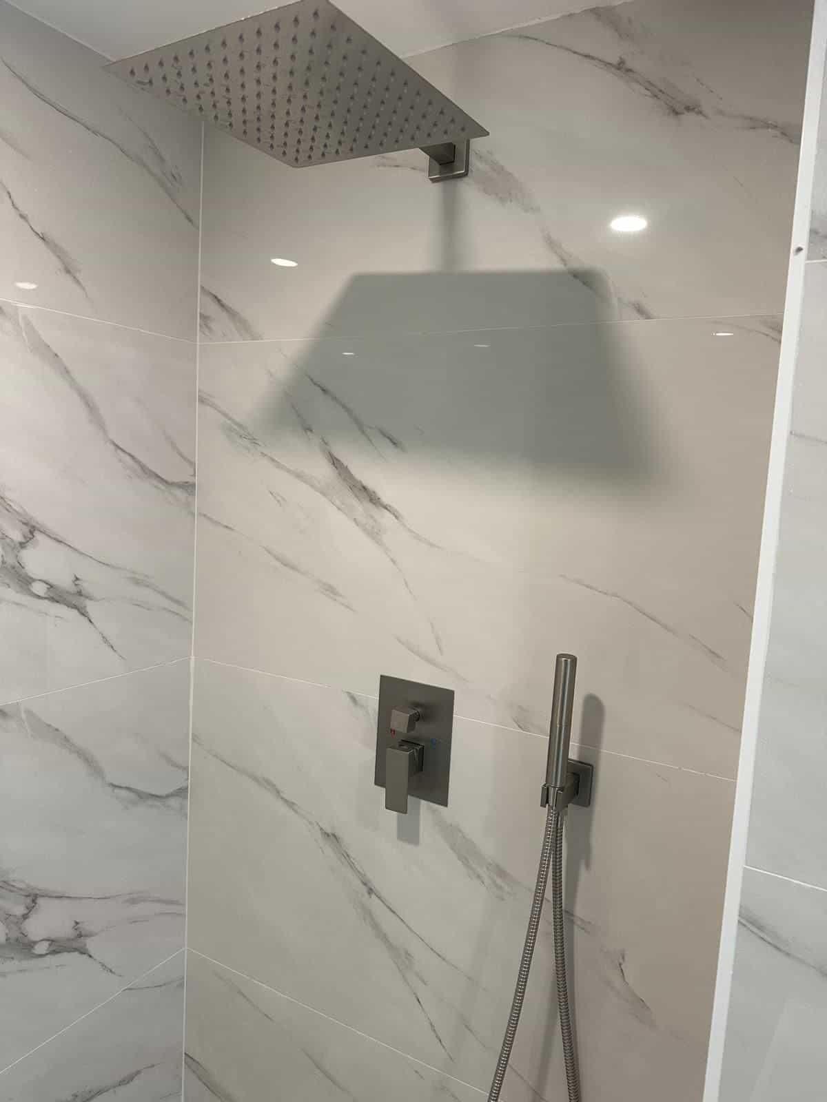 Before and after of a Bathroom remodeling by a plumber in Sweetwater