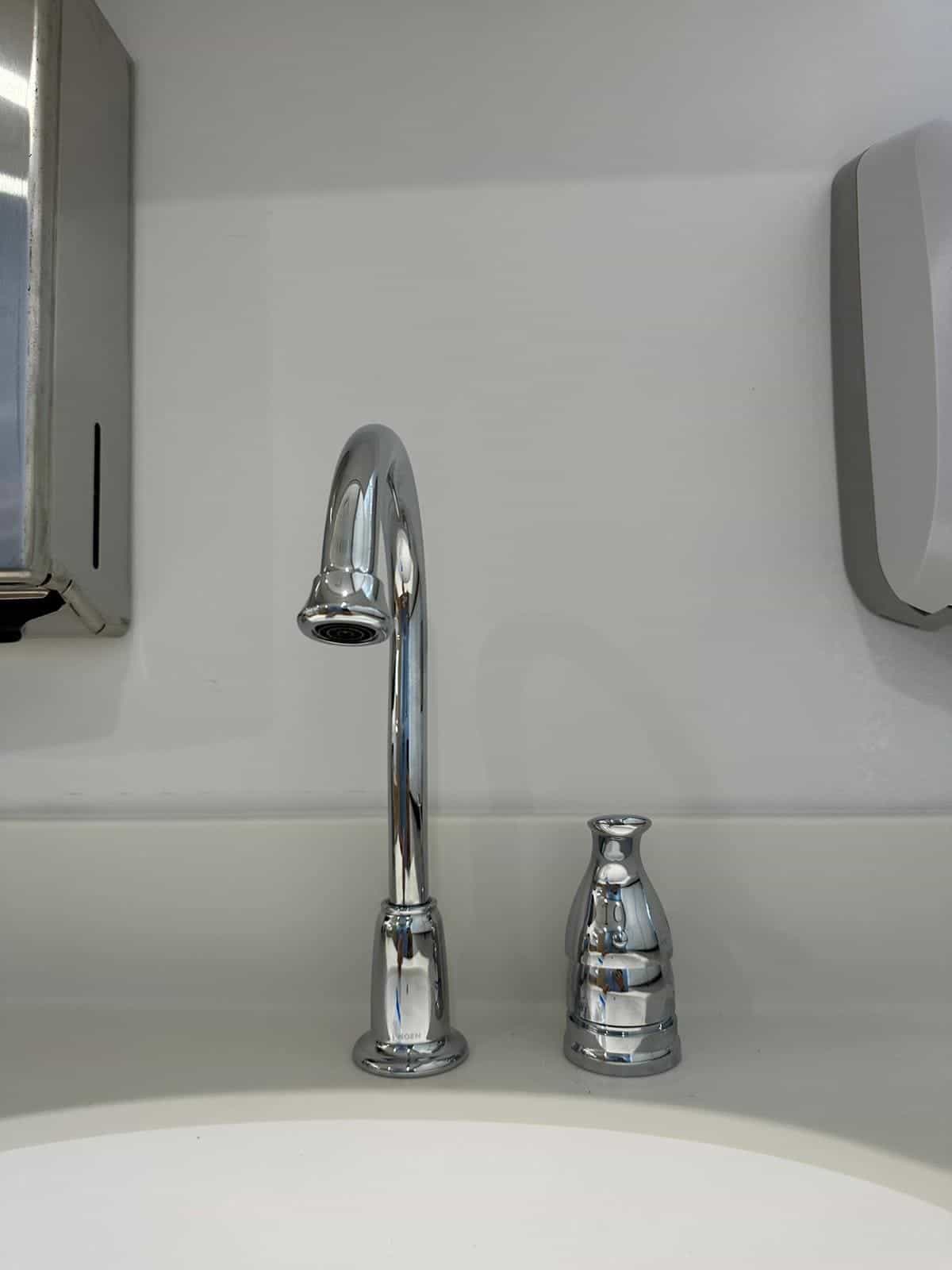 Before and after of a Faucet installation by a plumber in Sweetwater