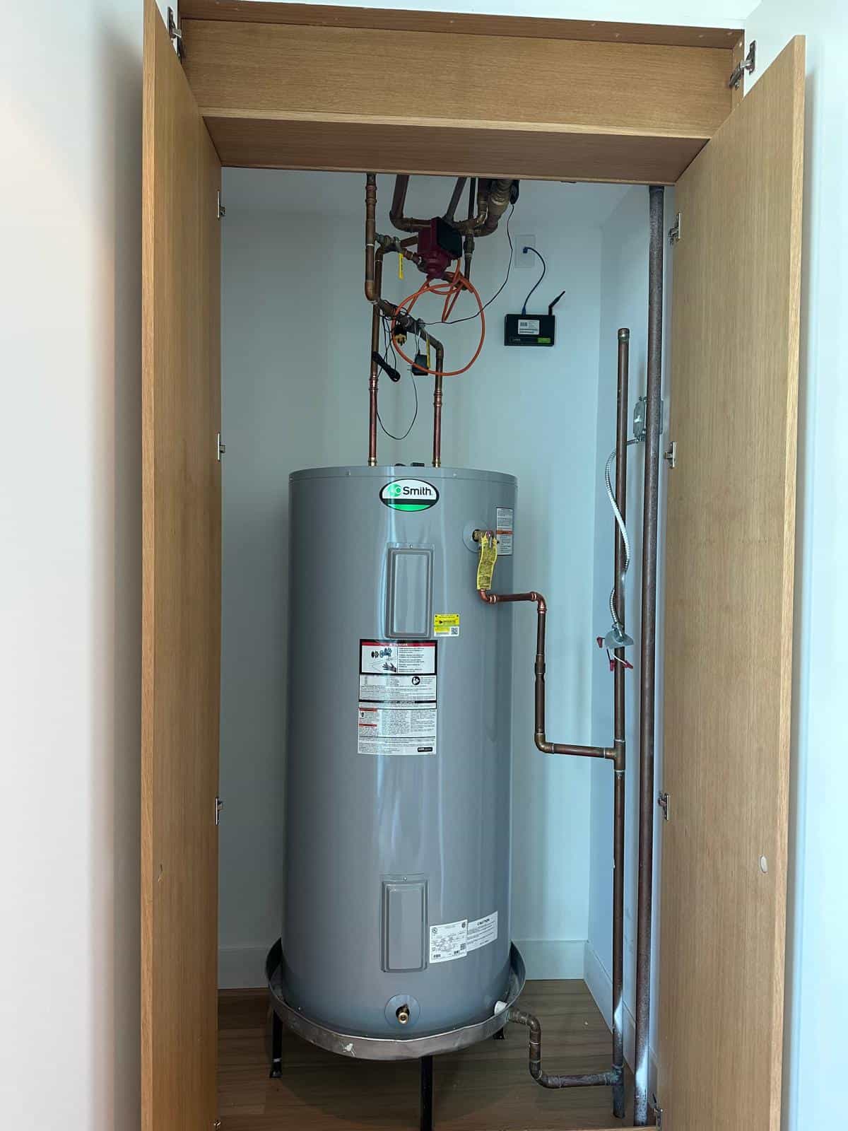 Before and after of a Water Heater by a plumber in Sweetwater